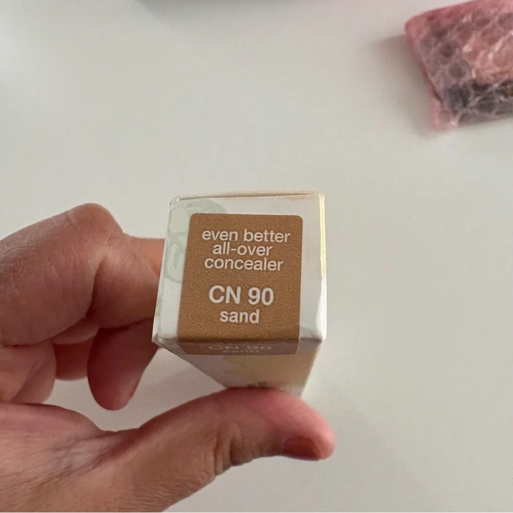 Clinique Even Better All Over Concealer in Sand